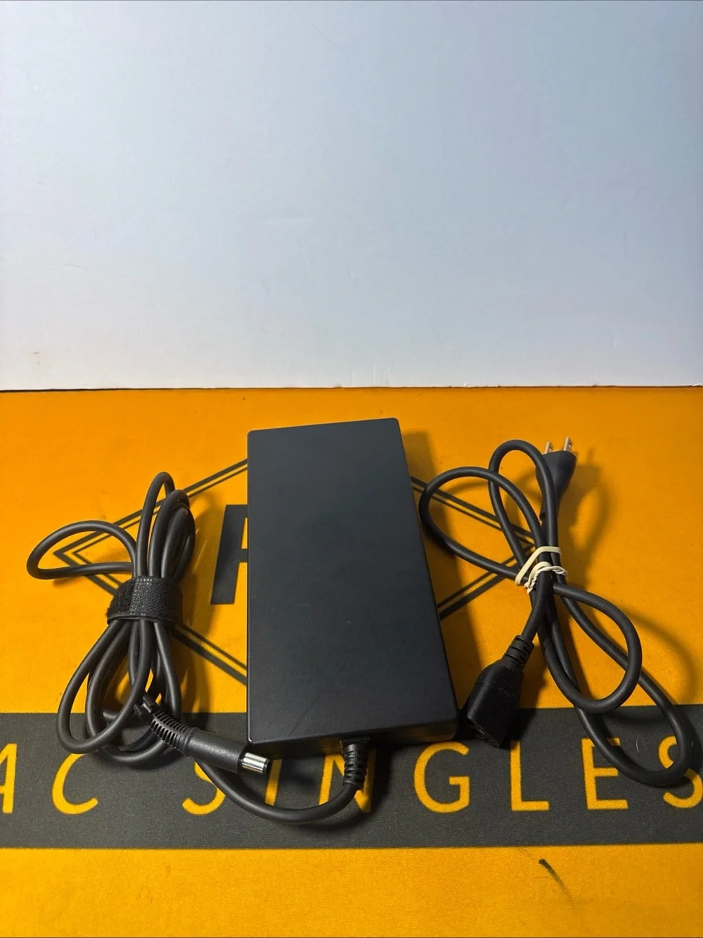 HP 280w 20v 14A TPN-CA25 M52947-002 M52952-001 Barrel Tip Adapter